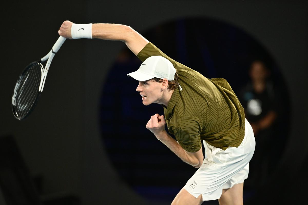La 1:30 noaptea în Melbourne, eternul Novak Djokovic revine în finala Australian Open! Duel fenomenal de 4 ore cu Jannik Sinner
