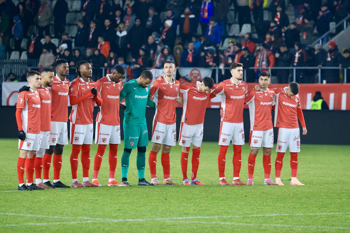 Veste proastă pentru Dinamo: titularul incontestabil s-a accidentat cu Petrolul » Cât va lipsi de pe teren
