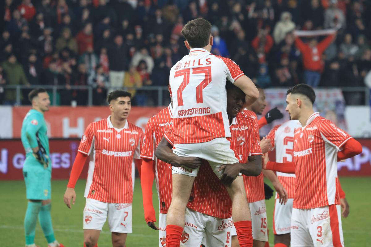 Veste proastă pentru Dinamo: titularul incontestabil s-a accidentat cu Petrolul » Cât va lipsi de pe teren