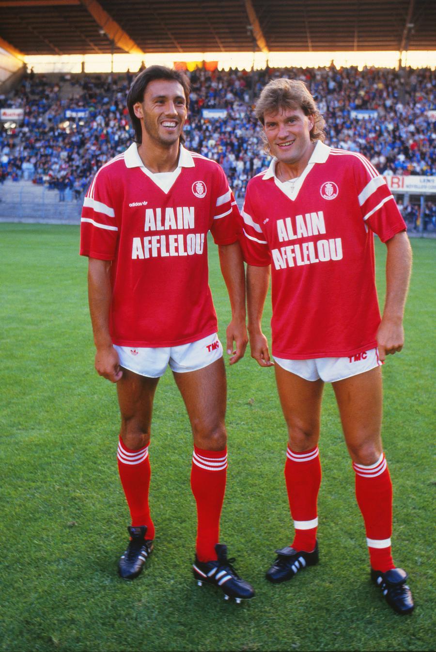 Mark Hateley (stânga) și Glenn Hoddle au scris istorie în tricoul lui Monaco: ambii au fost aduși în Principat la recomandarea lui Ștefan Kovacs. Foto: Imago Nepotul lui Ștefan Kovacs, interviu de colecție: „Bunicului îi era foarte teamă de Securitate!” + „Nu s-a «pupat» deloc cu Lucescu, iar Dinu a zis numai măgării”