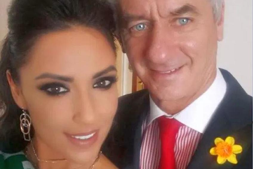 Ian Rush alături de logodnica sa, Carol Anthony  // sursă foto: Twitter @ Carol Anthony
