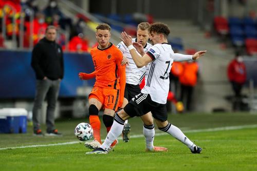 Olanda U21 și Ungaria U21 se întâlnesc astăzi, de la ora 19:00, în ultimul meci al grupei A de la Euro 2021. Naționala lui Adrian Mutu (42 de ani) este interesată direct de rezultatul acestei partide.