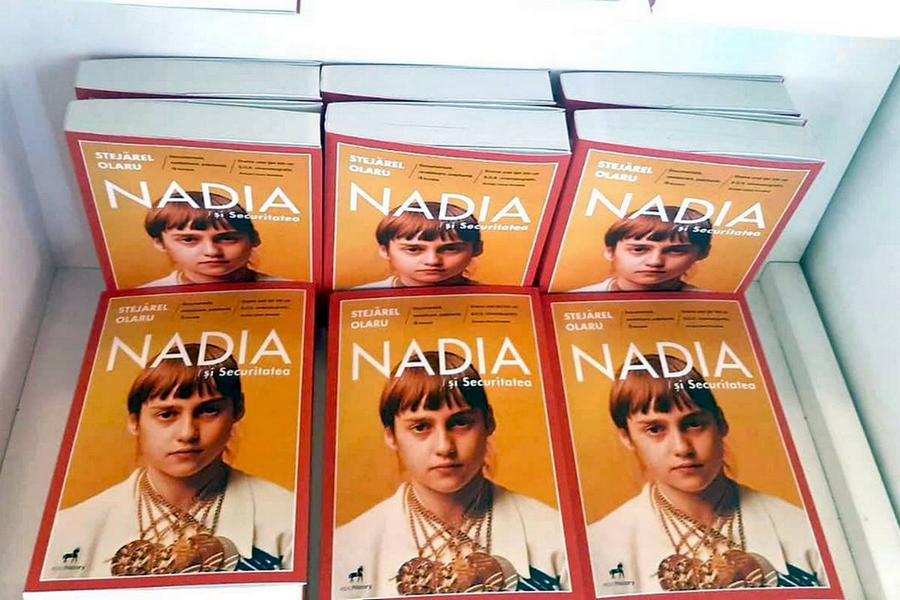 Așa arată coperta cărții Calvarul trăit de Nadia Comăneci și colegele sale: „Bătute până la hemoragii nazale! Făcute vaci, imbecile, grăsimi plutitoare”