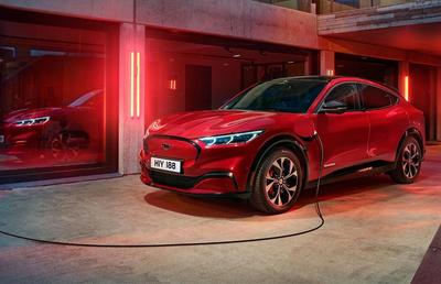 Mustang Mach-E, primul SUV electric Ford te poate face să te îndrăgostești de mașinile electrice