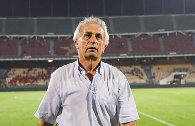 A devenit primul selecționer din istorie care califică 4 naționale diferite la Mondial » Felicitat de rege