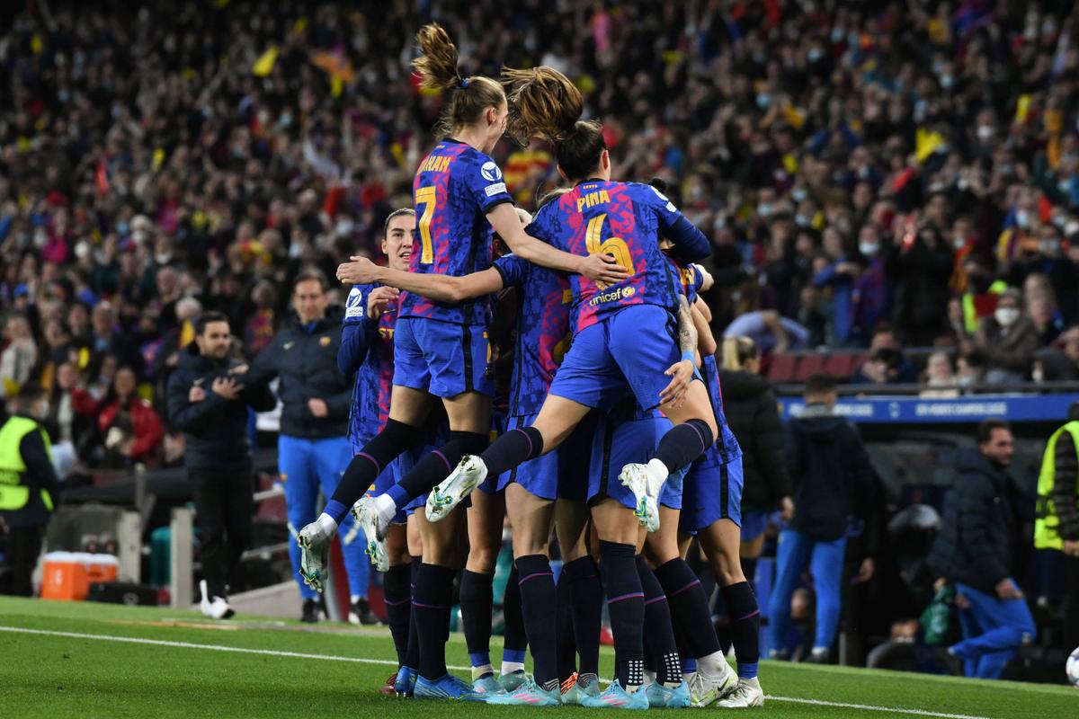 Record istoric la un meci de fotbal feminin » 91.553 de fani au fost pe Camp Nou la Barcelona - Real Madrid! Mai multi spectatori decât a avut echipa lui Xavi în acest sezon!