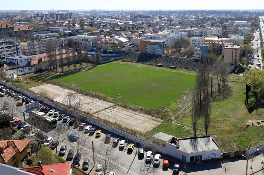 A început demolarea pe stadionul „Tineretului” din Craiova - imagine din 30 martie 2023 / Sursă foto: Facebook@ Universitatea Craiova