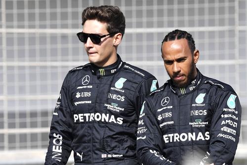 George Russell (stânga) și Lewis Hamilton // foto: Imago Images