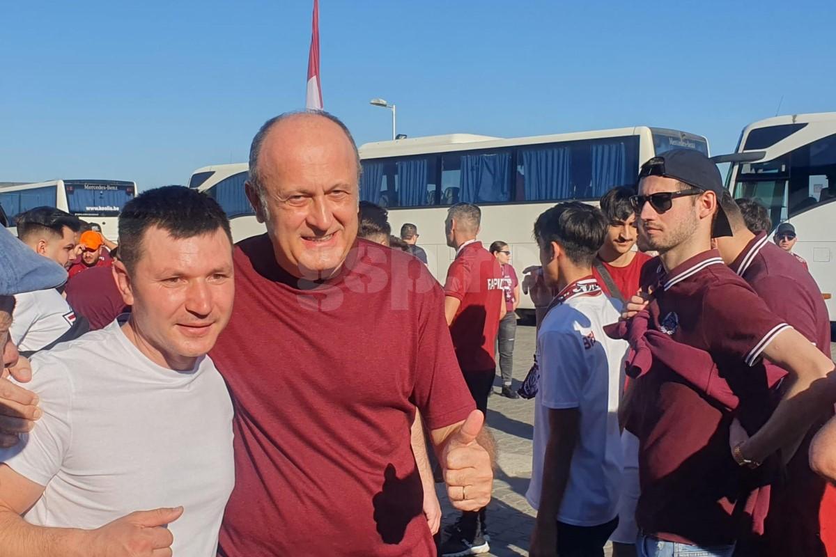 Dan Șucu mănâncă parizer alături de suporterii Rapidului