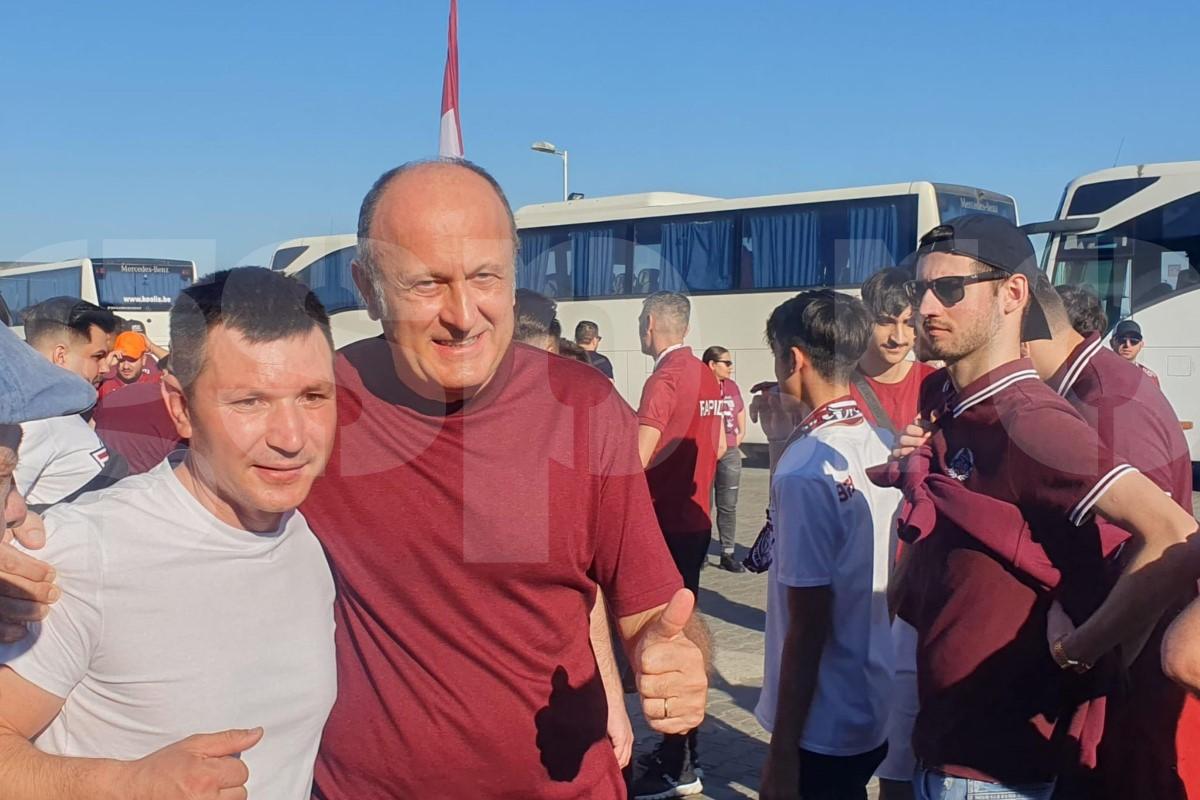 Dan Șucu mănâncă parizer alături de suporterii Rapidului