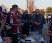 Dan Șucu mănâncă parizer alături de suporteri, înainte de Universitatea Craiova - Rapid (foto: Marius Mărgărit/GSP)