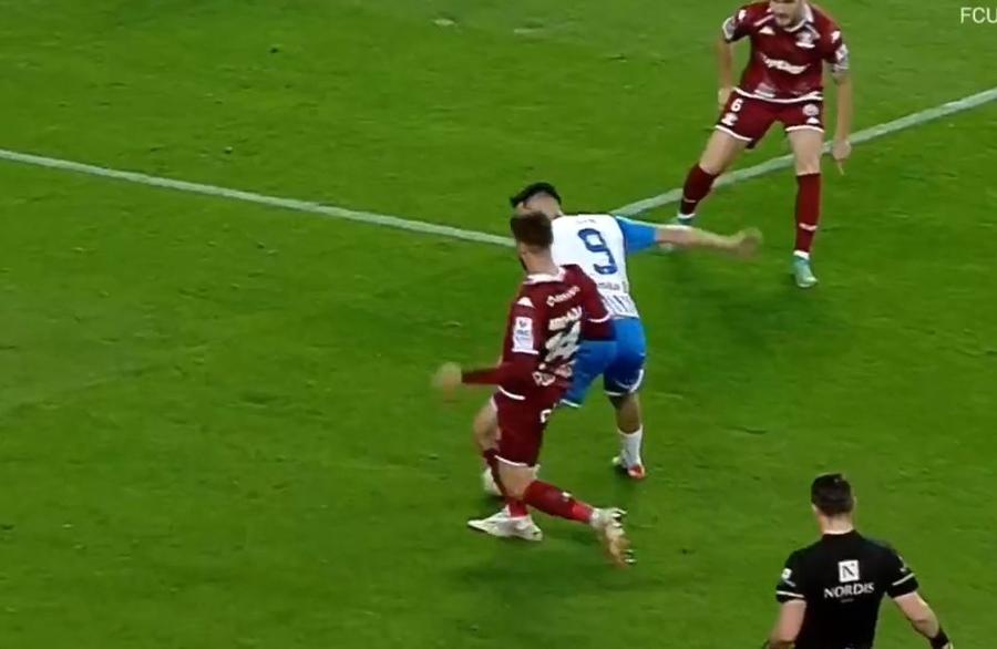 Cum a dictat Istvan Kovacs primul penalty stagional împotriva Rapidului » Statistica e incredibilă
