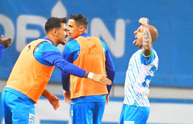 Cu Mitriță dirijor, Universitatea Craiova câștigă miraculos contra Rapidului » Oltenii devin principalii rivali la titlu pentru FCSB! Clasamentul play-off-ului ACUM