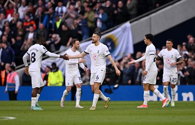 Ce note a luat Radu Drăgușin în presa engleză după primul meci ca integralist acasă, la Tottenham