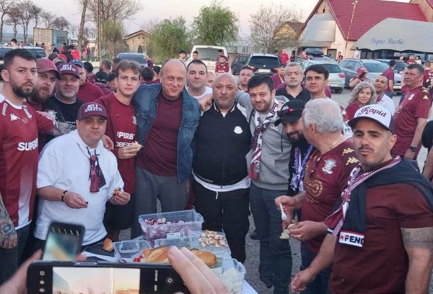 Dan Șucu alături de fanii Rapidului (foto: Marius Mărgărit/GSP)