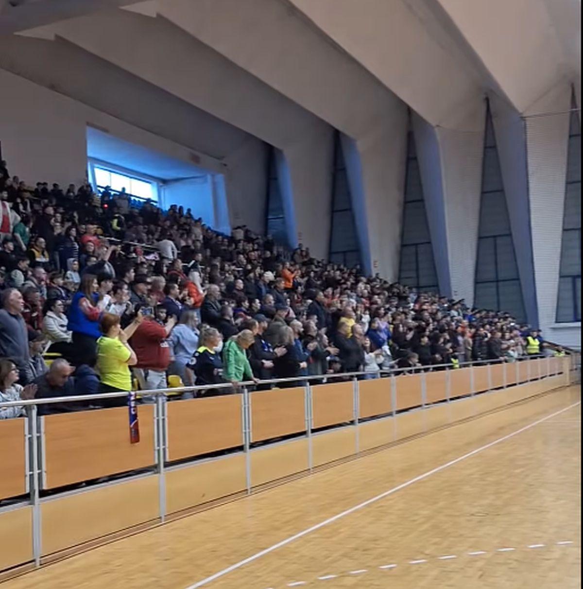 Fanii de la Bacău, revoltați că vor rămâne fără sport