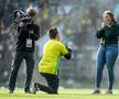 Cererea în căsătorie de pe teren a fost întreruptă de scandarea fanilor adverși! Clipul a devenit viral