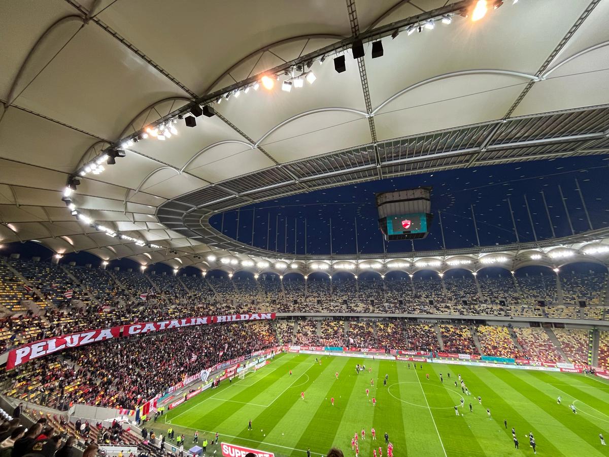 Mustață spera să introducă două bannere abominabile la Dinamo - FCSB » Ce conțineau, în realitate, mesajele descrise drept „ironii”