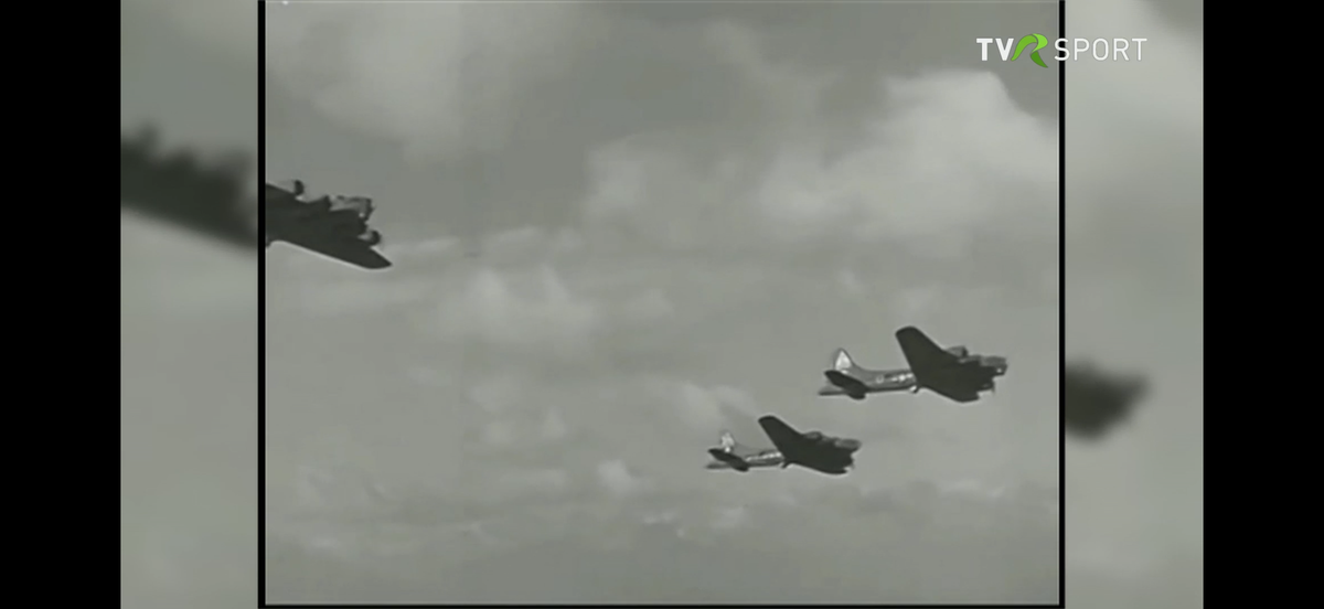 Imagini în premieră difuzate de Televiziunea Română » Cum a fost devastat stadionul Rapid în bombardamentele din 1944!