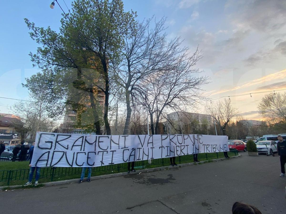 Dinamo - FCSB, imagini dinainte de meci + mesaje afișate în stadion