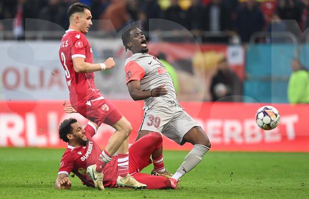 „Îți e teamă că FCSB poate sărbători titlul cu voi?” » Titularul lui Dinamo nu a stat pe gânduri: „Da, este favorită, dar...”