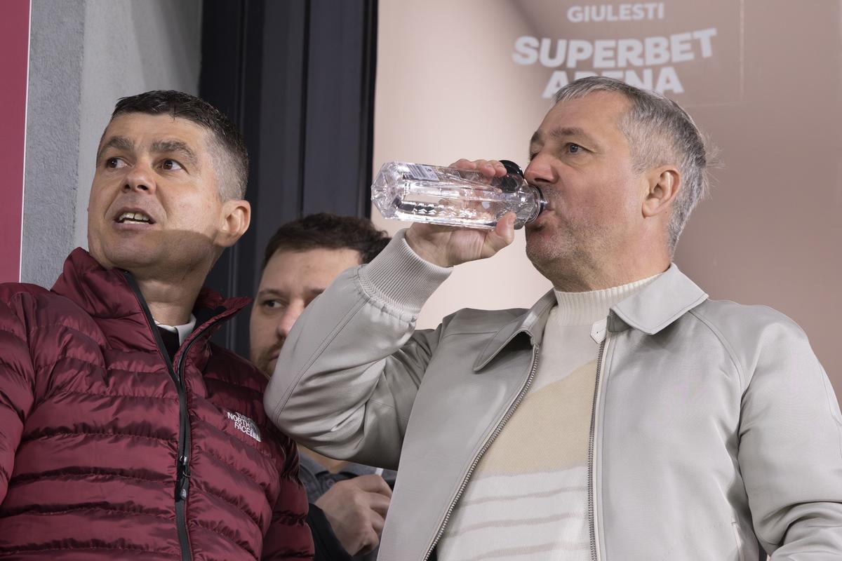 Gazeta a întrebat, Rădoi a dat răspunsul » Universitatea Craiova schimbă abordarea pentru „dubla” cu CFR Cluj: „Luăm în calcul inclusiv așa ceva”