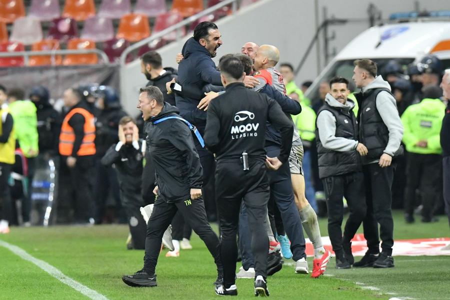 Nebunie pe banca FCSB/ FOTO Cristi Preda (GSP) Alhassan, gol fabulos în Dinamo - FCSB » A declanșat nebunia pe bancă