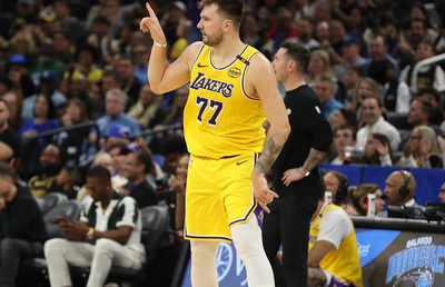 Momente tensionate în NBA » Luka Doncic a fost aruncat în primul rând din tribune: „Ajunge cu mizeria asta”