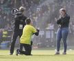 Cererea în căsătorie de pe teren a fost întreruptă de scandarea fanilor adverși! Clipul a devenit viral