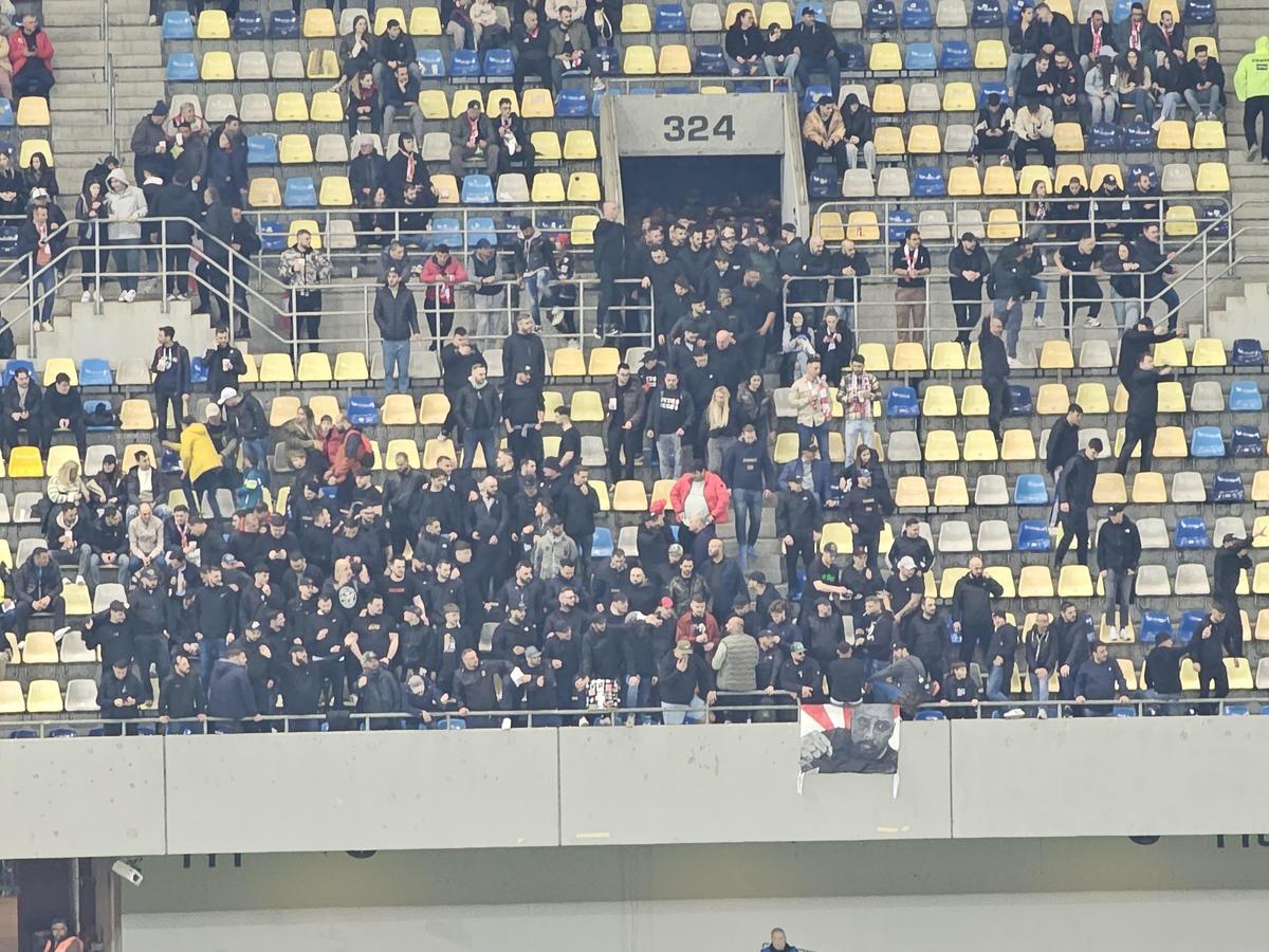 Mustață spera să introducă două bannere abominabile la Dinamo - FCSB » Ce conțineau, în realitate, mesajele descrise drept „ironii”
