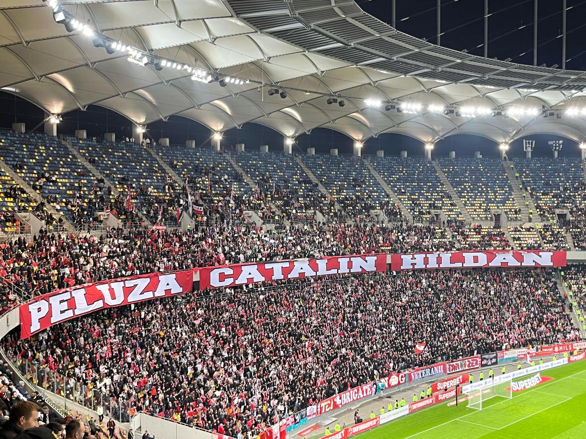 Mustață spera să introducă două bannere abominabile la Dinamo - FCSB » Ce conțineau, în realitate, mesajele descrise drept „ironii”