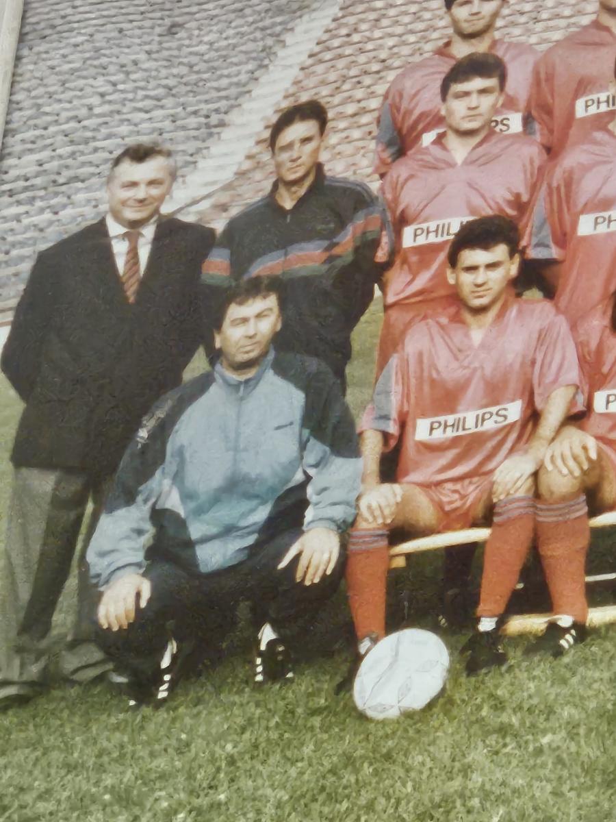 Dănilescu alături de Ilie Stan și Ion Viorel în echipa Stelei din anii '90 Constantin Dănilescu revine la fotbal la 76 de ani: „Sper să aduc un gând bun și succes”