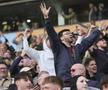 Cererea în căsătorie de pe teren a fost întreruptă de scandarea fanilor adverși! Clipul a devenit viral
