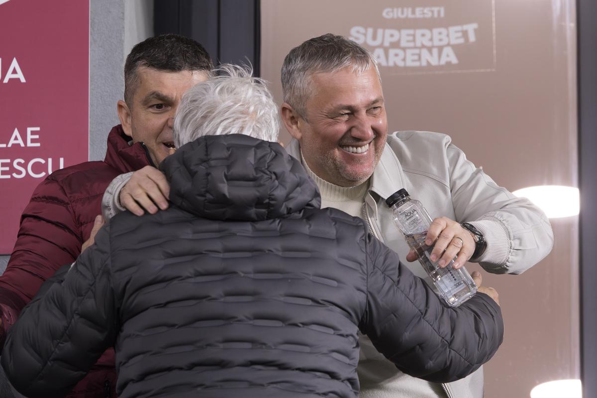 Mihai Rotaru, în tribune la Rapid - Universitatea Craiova 1-2