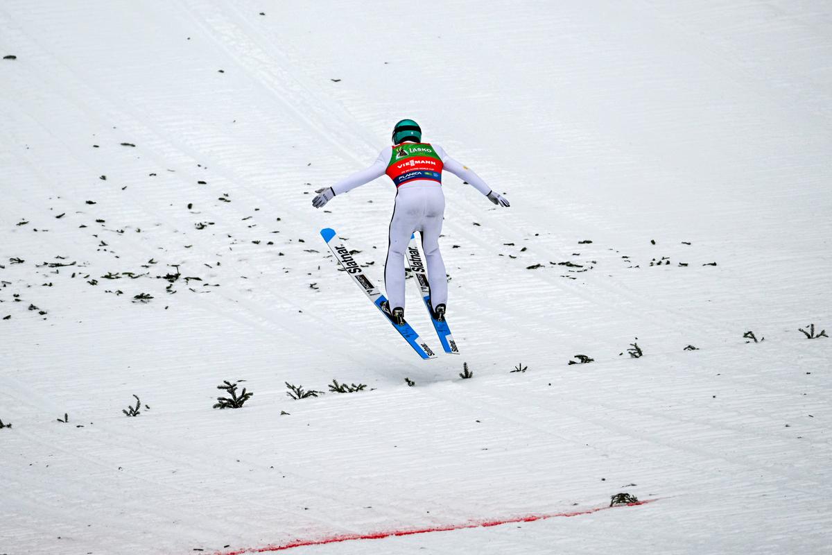 Domen Prevc, record mondial la sărituri cu schiurile