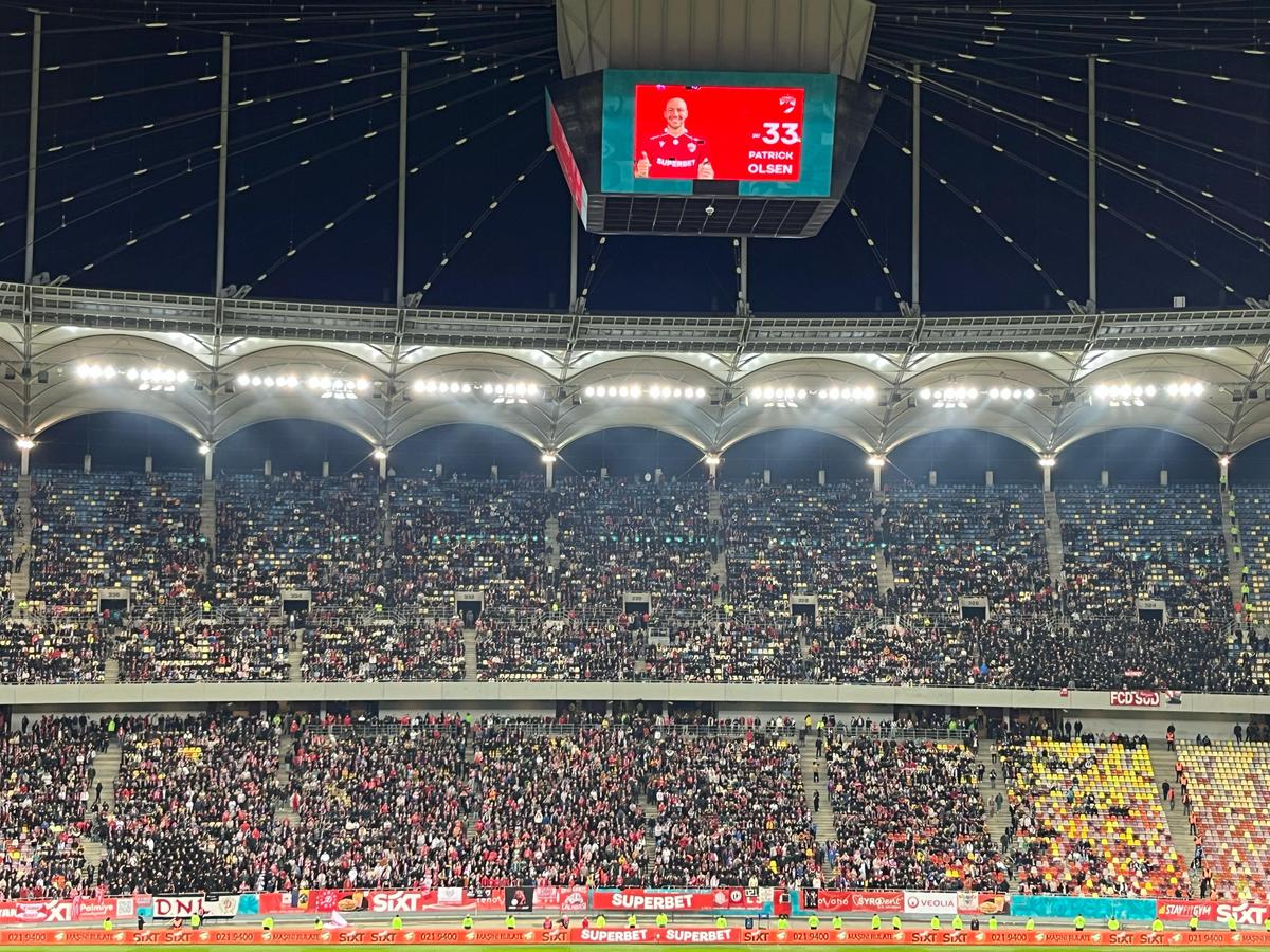 Mustață spera să introducă două bannere abominabile la Dinamo - FCSB » Ce conțineau, în realitate, mesajele descrise drept „ironii”