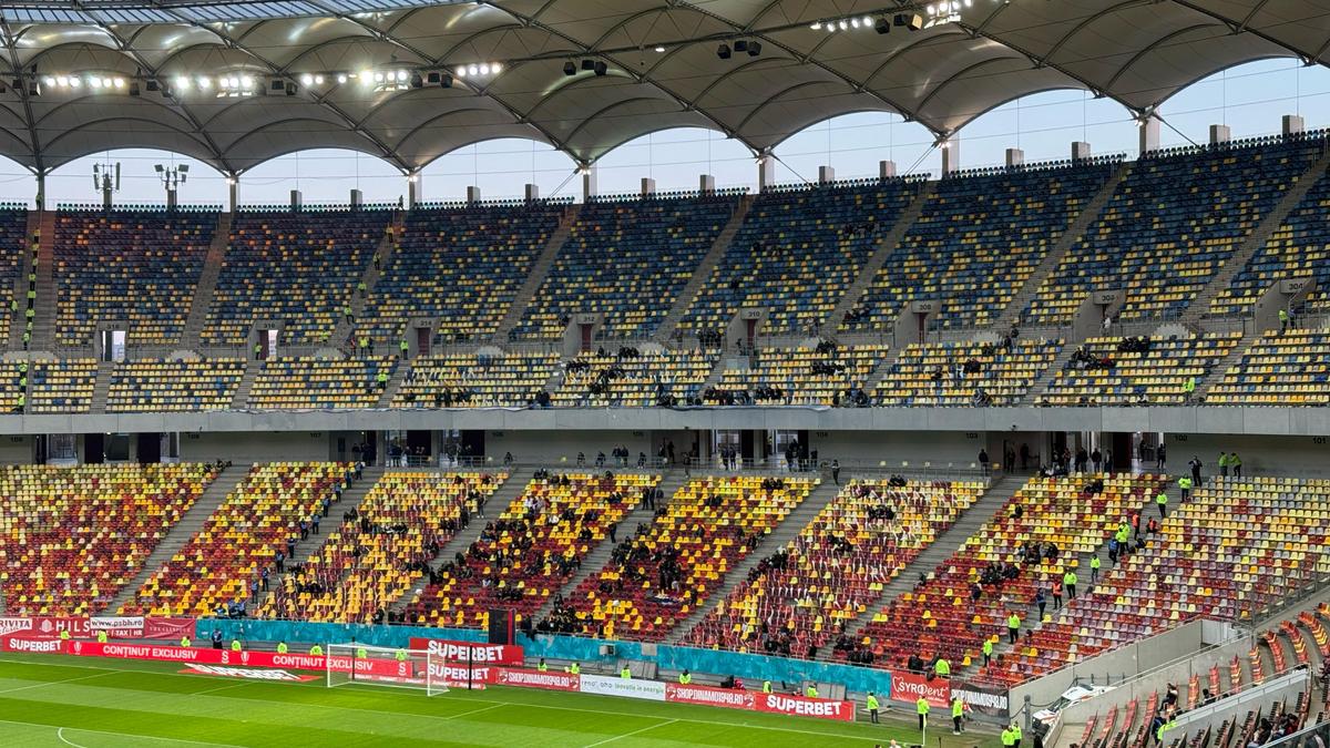 Mustață spera să introducă două bannere abominabile la Dinamo - FCSB » Ce conțineau, în realitate, mesajele descrise drept „ironii”