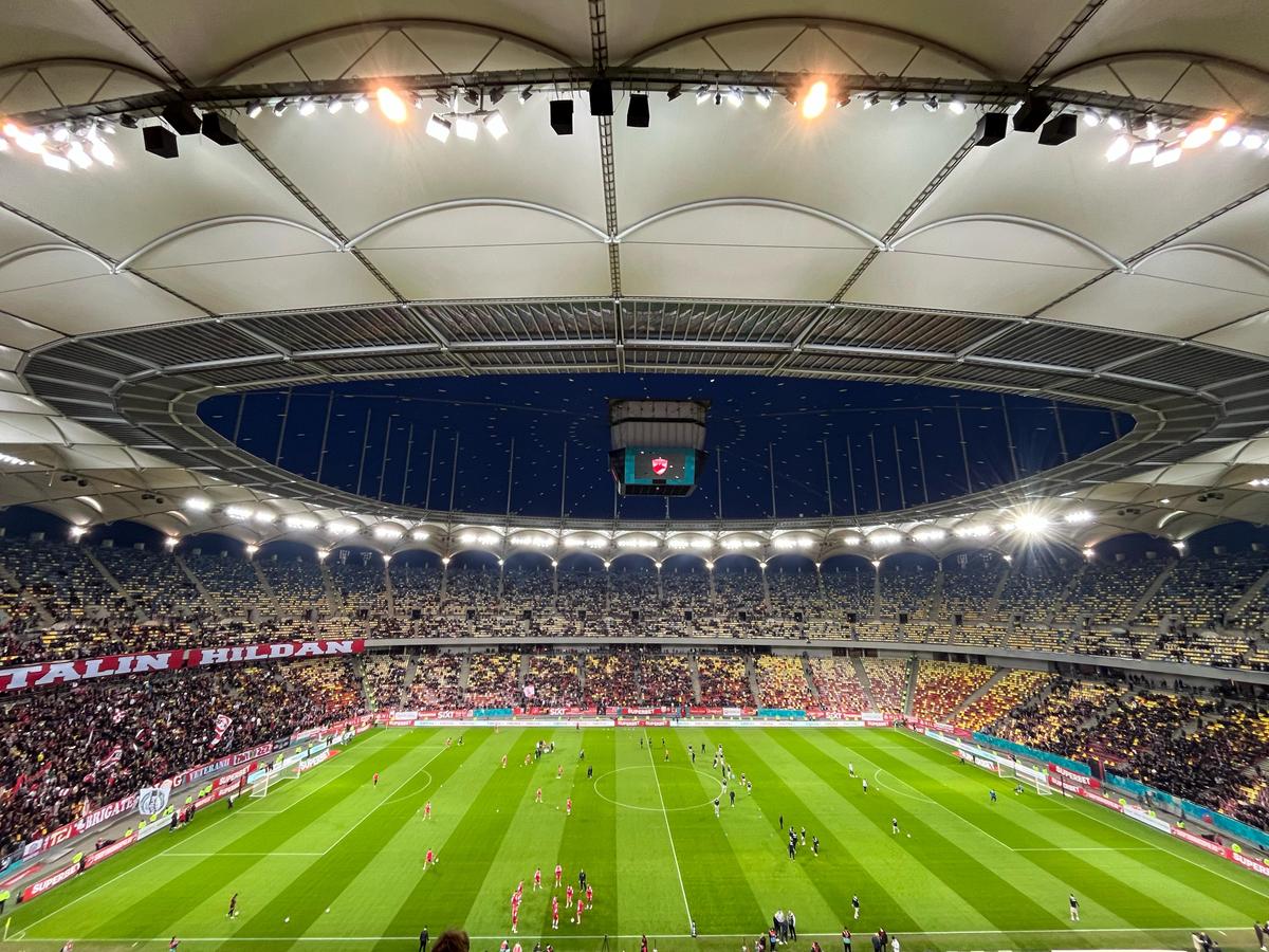 Mustață spera să introducă două bannere abominabile la Dinamo - FCSB » Ce conțineau, în realitate, mesajele descrise drept „ironii”