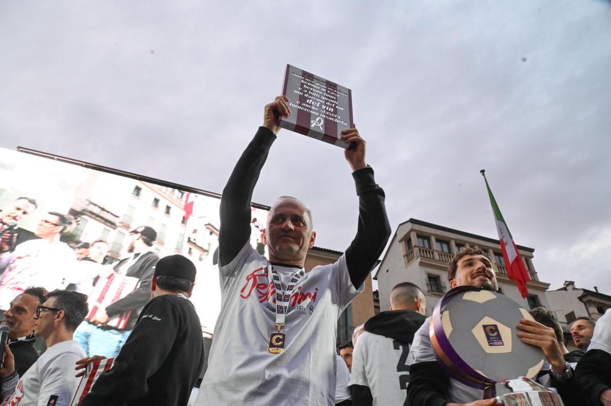 Vicenza a promovat în Serie B