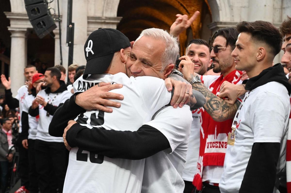 Vicenza a promovat în Serie B