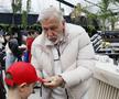 Ilie Năstase semnând autografe FOTO Cristi Preda