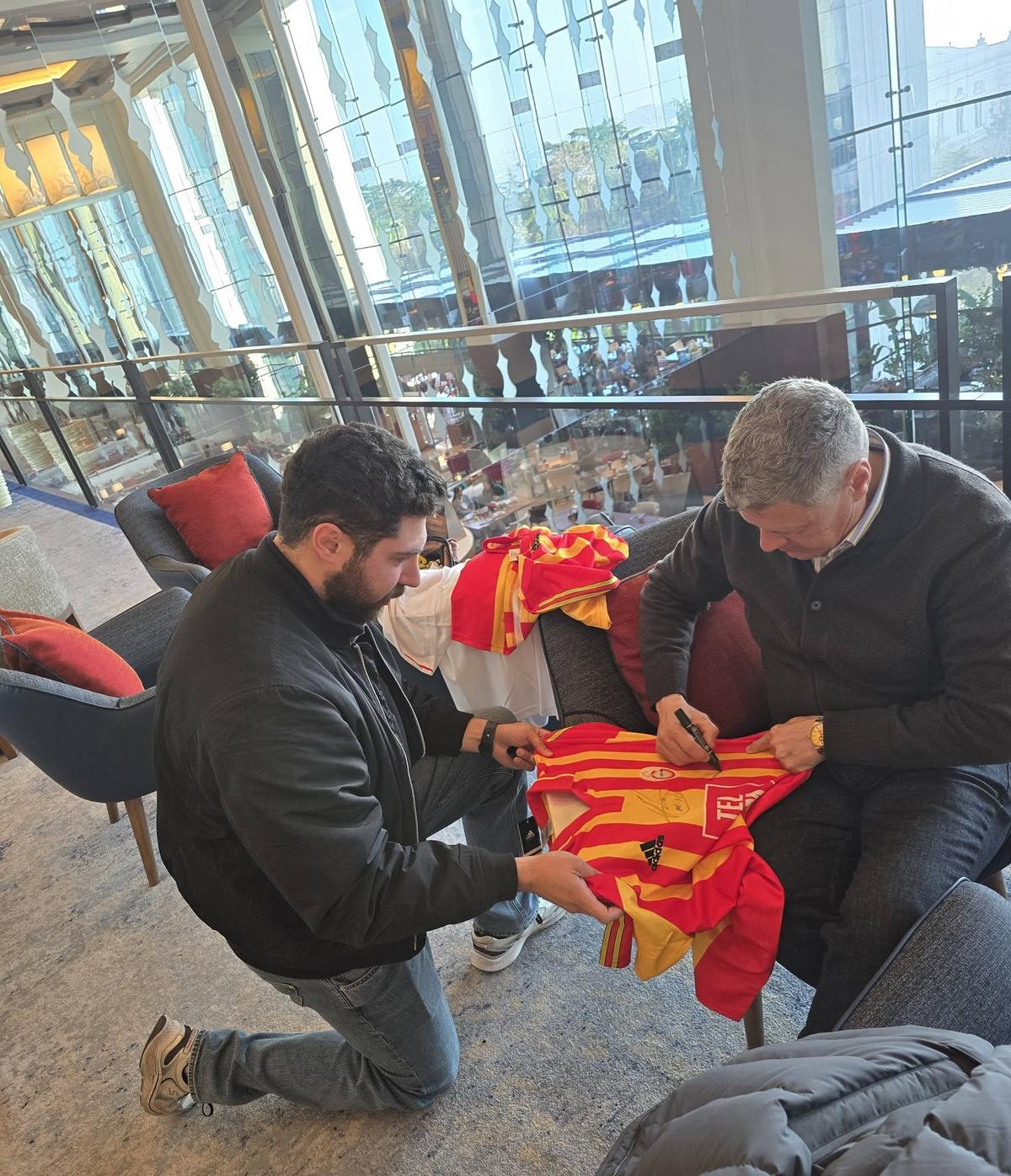 Sosirea Generației de Aur la aeroportul din Istanbul! Scenele surprinse de GSP