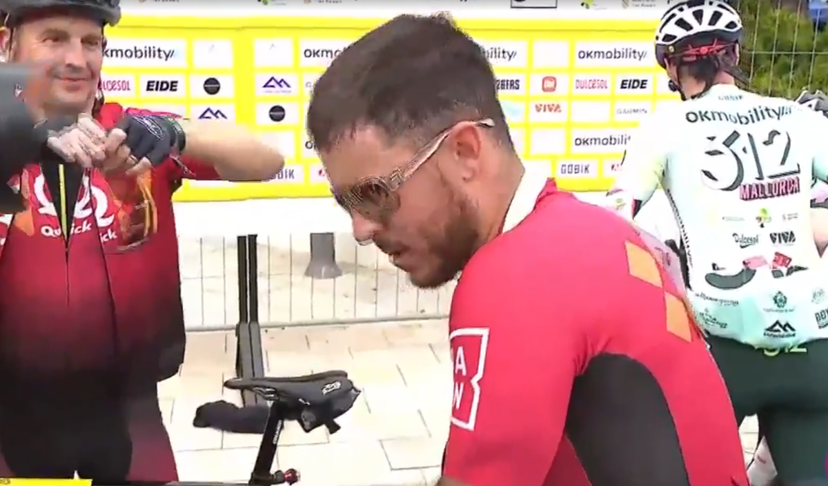 Eden Hazard a celebrat cu bere la finalul cursei de ciclism din Mallorca