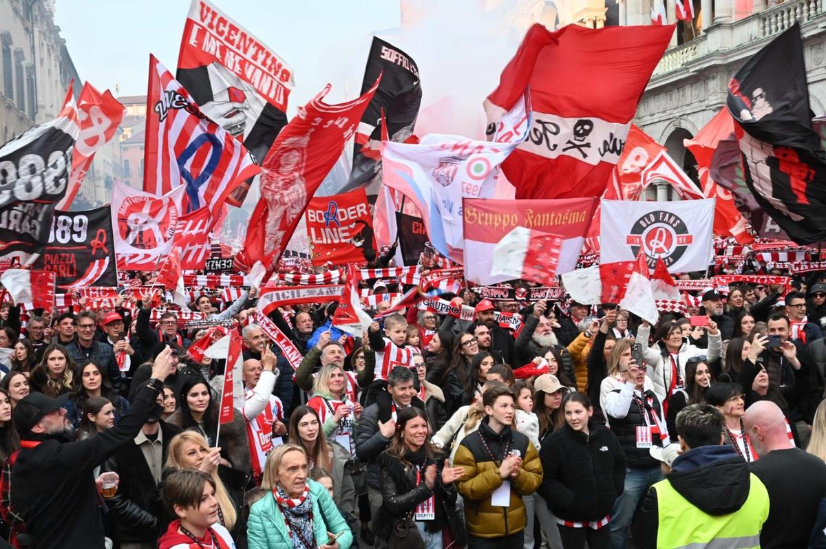 Vicenza a promovat în Serie B