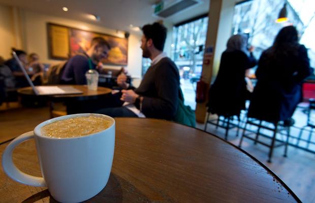 COVID-19. Se redeschid primele cafenele în București. În ce condiții vor funcționa