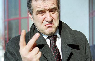 EXCLUSIV VIDEO Un apropiat confirmă, Gigi Becali chiar a fost lovit în holul hotelului: „I-a dat cu ghipsul în cap, pe la spate”