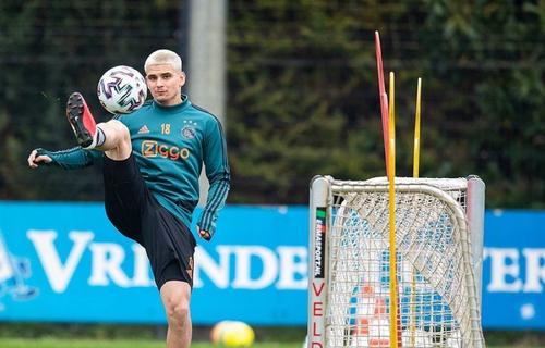 Răzvan Marin are un nou look, iar olandezii l-au comparat cu Eminem