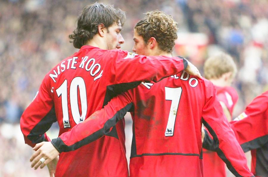 Ruud van Nistelrooy și Cristiano Ronaldo la Manchester United, foto: Guliver/gettyimages Manchester United și-a găsit un nou Cristiano Ronaldo! Cine e „portughezul zburător”