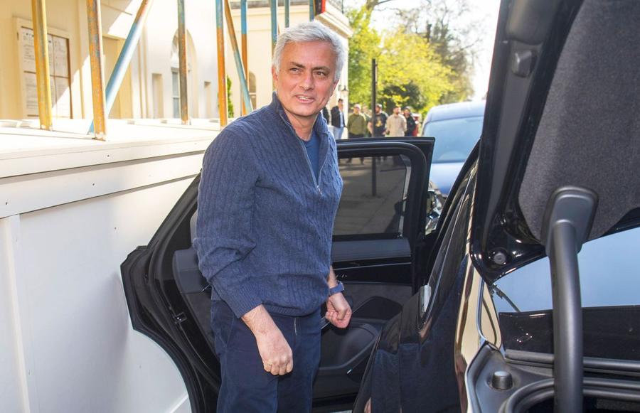 Jose Mourinho Cele două superputeri de care fuge Jose Mourinho + mesaj enigmatic: cu cine ține în Chelsea-Real Madrid
