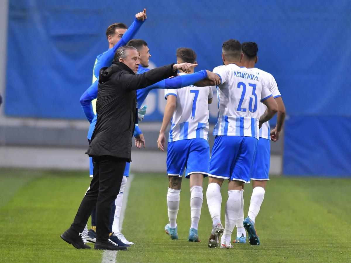 Universitatea Craiova - FC Voluntari, 30.04.2022 // foto: Imago